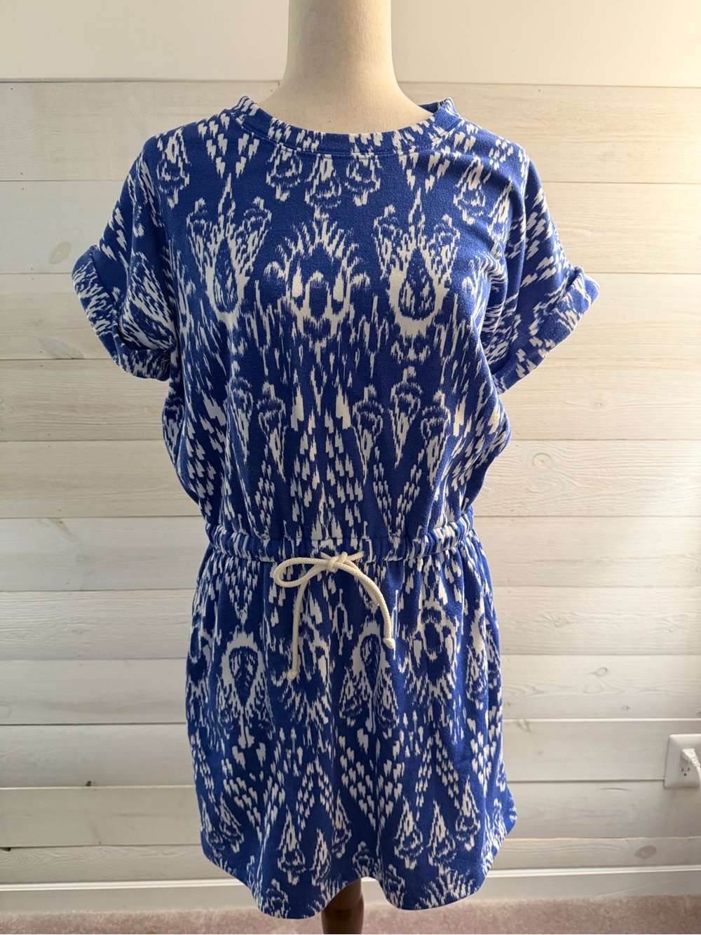 Lou & Grey Blue and White Ikat-Print casual dress with Waist Tie
